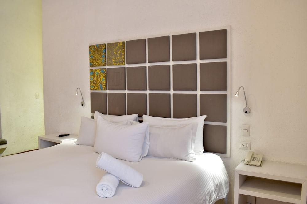 Master Suite with King Bed