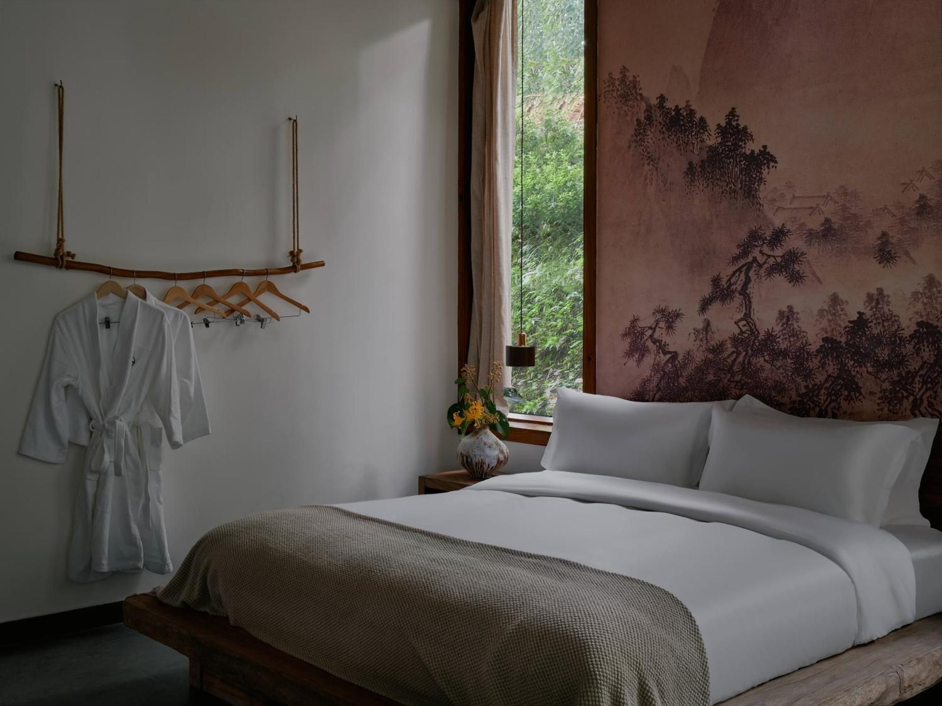 Deluxe Courtyard Mountain View Suite