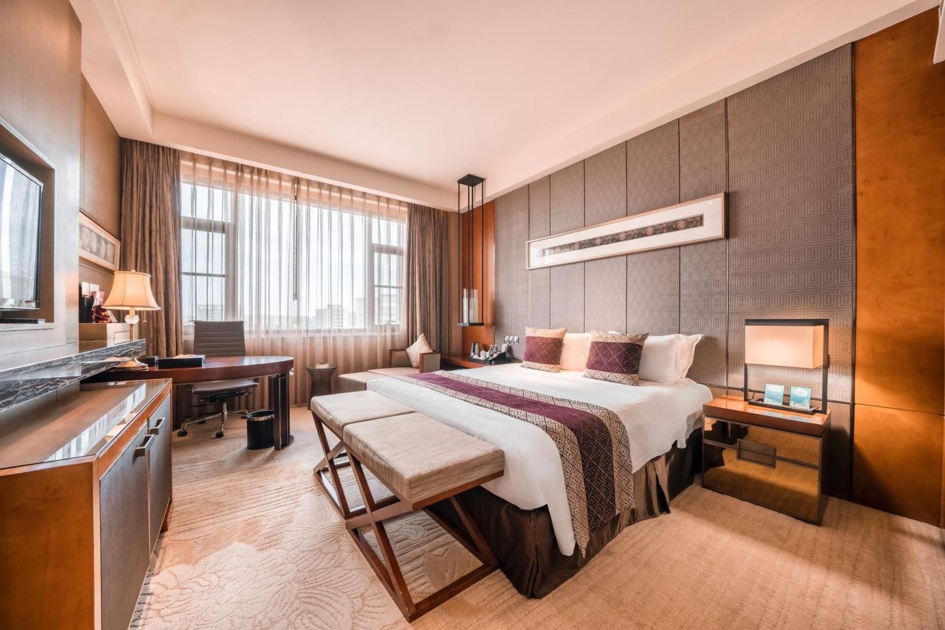 Deluxe Queen Room