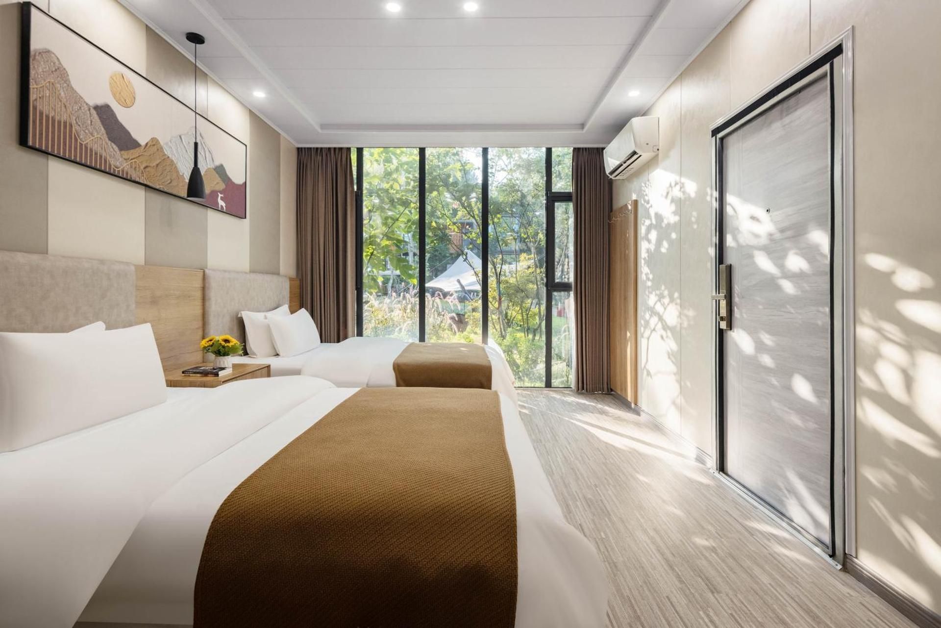 Double or Twin Room with Mountain View