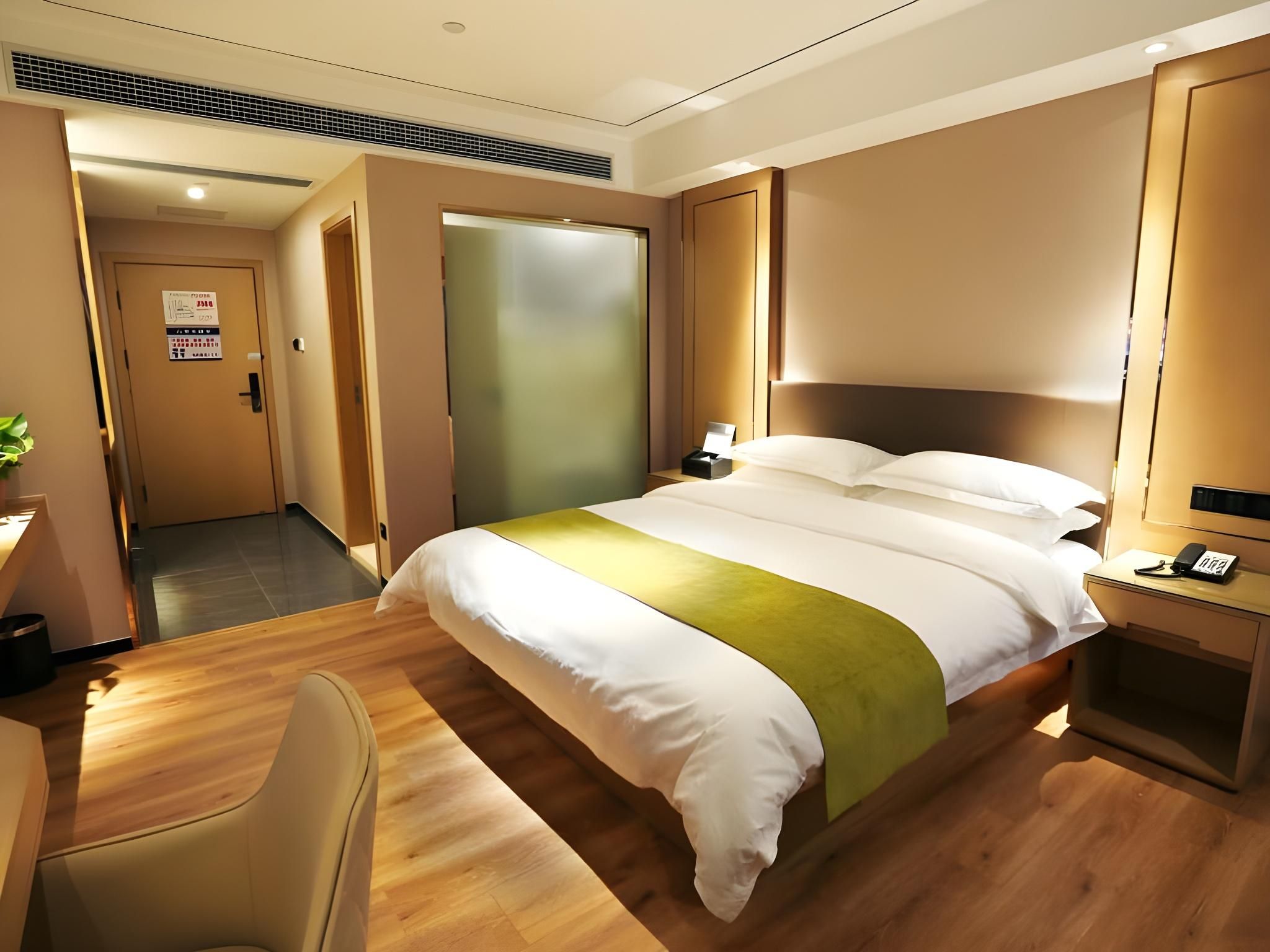 Queen Deluxe Room