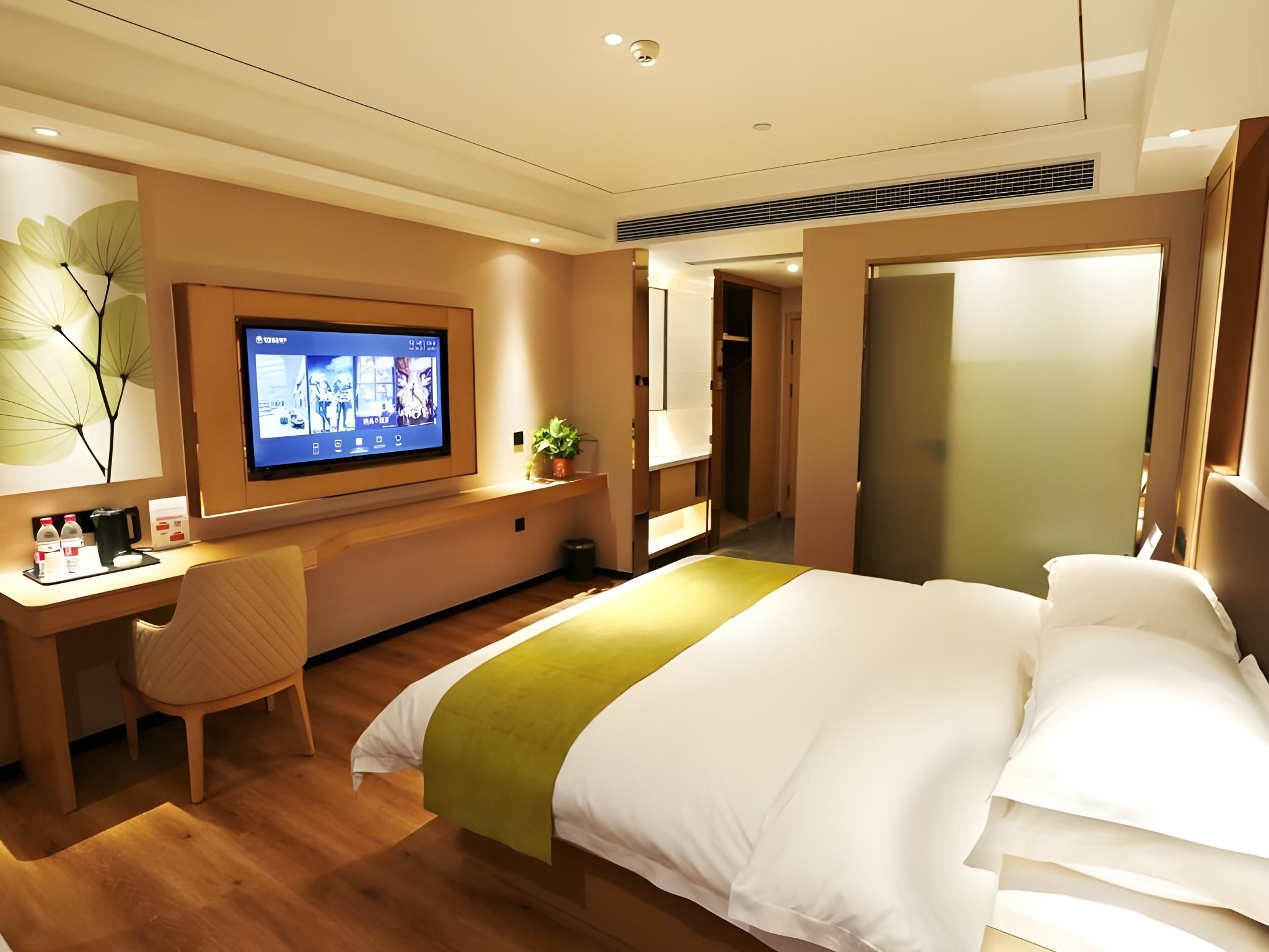 Queen Deluxe Room