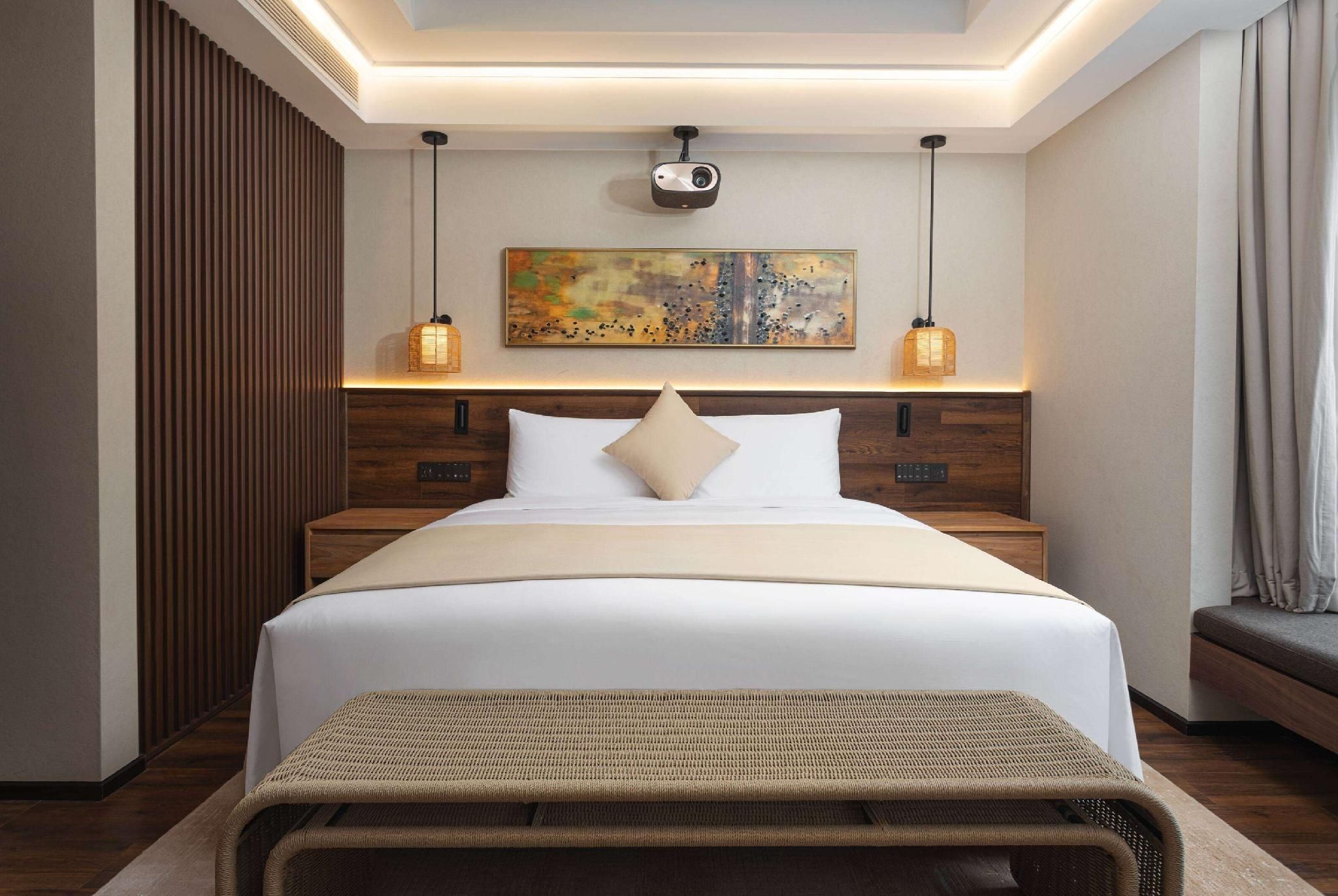 1 King Bed, Garden Suite, Pet Friendly, Non-Smoking