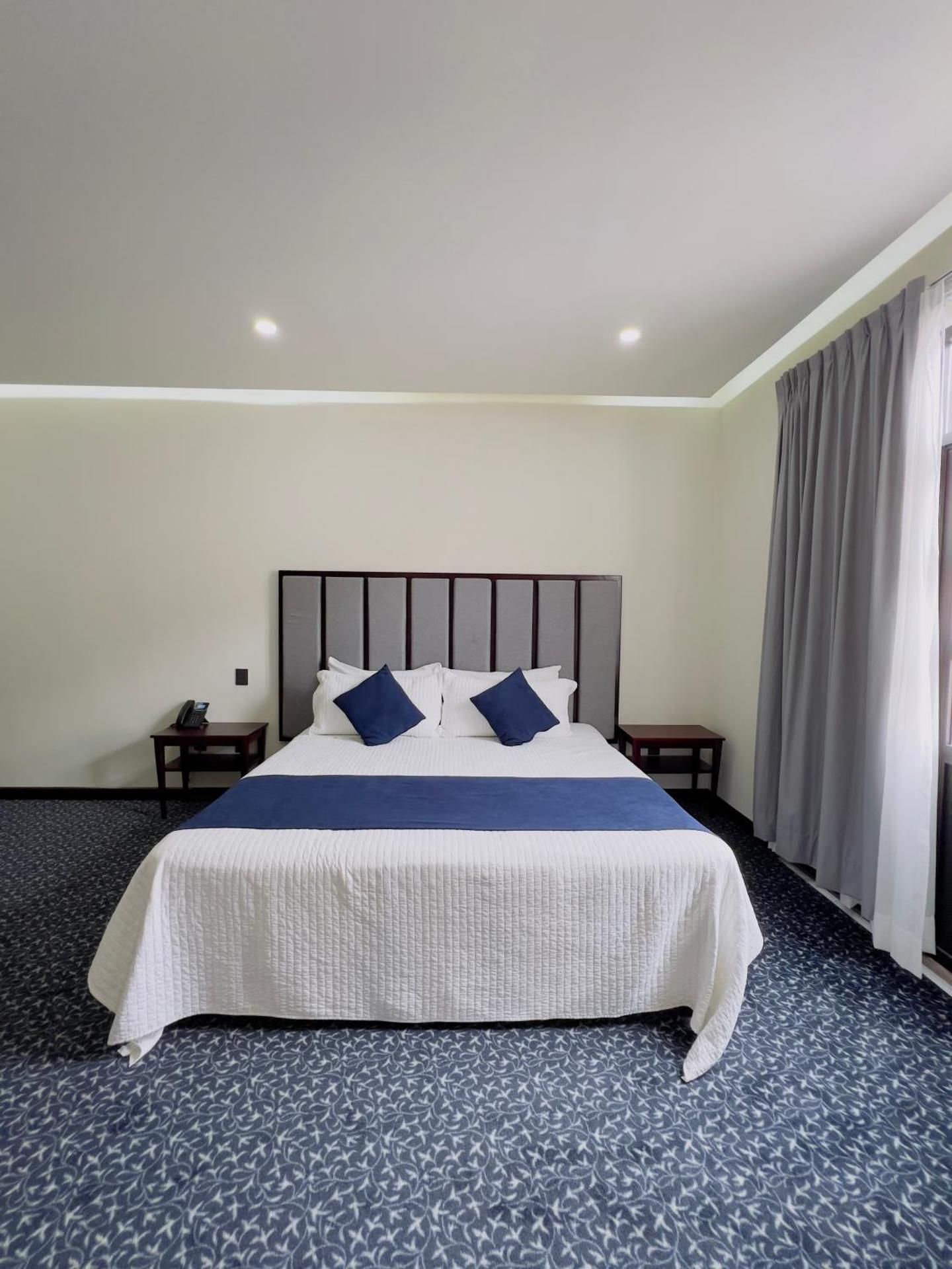 Deluxe Suite with Spa Bath