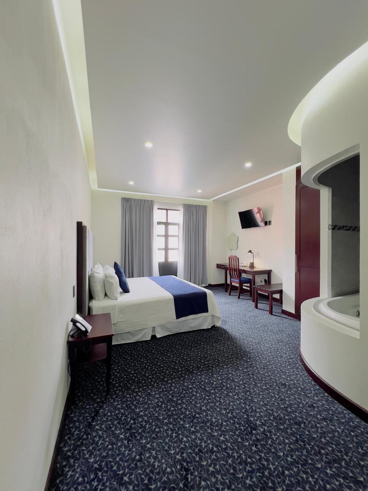 Deluxe Suite with Spa Bath
