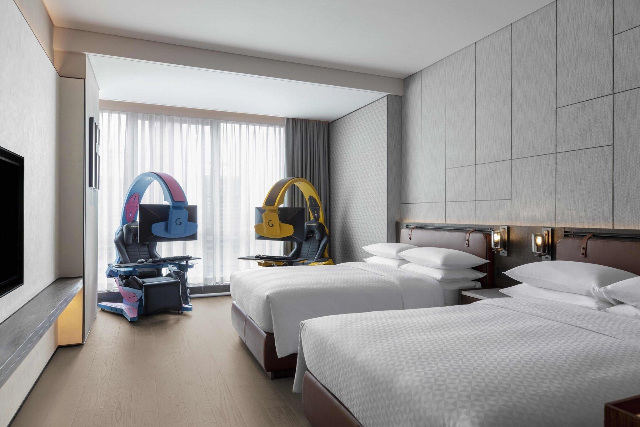 Champion, Guest room, 2 Twin, City view