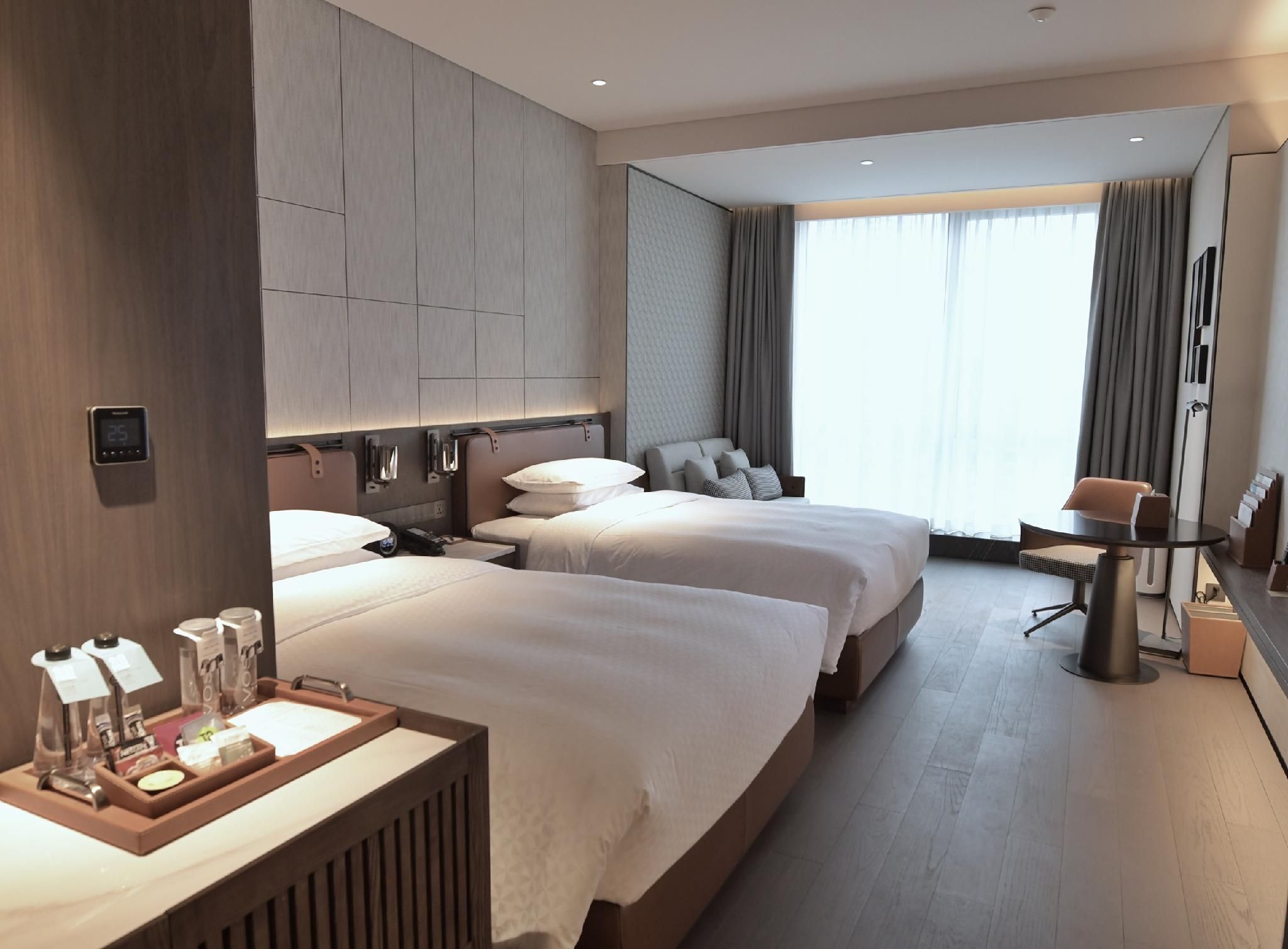 Deluxe, Guest room, 2 Twin, City view
