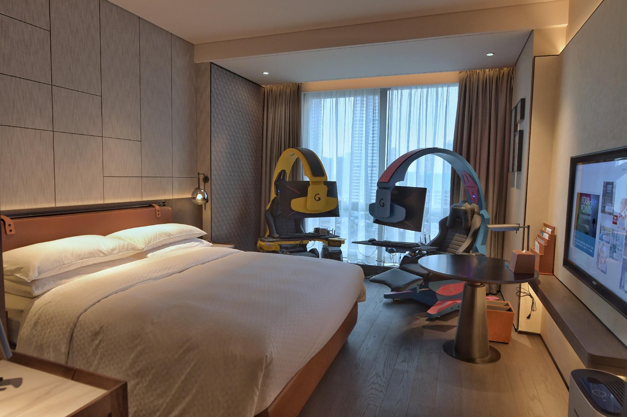 Champion, Guest room, 1 King, City view
