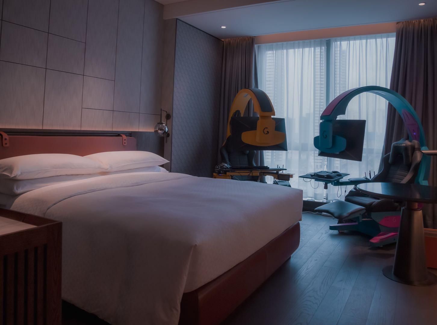 Champion, Guest room, 1 King, City view