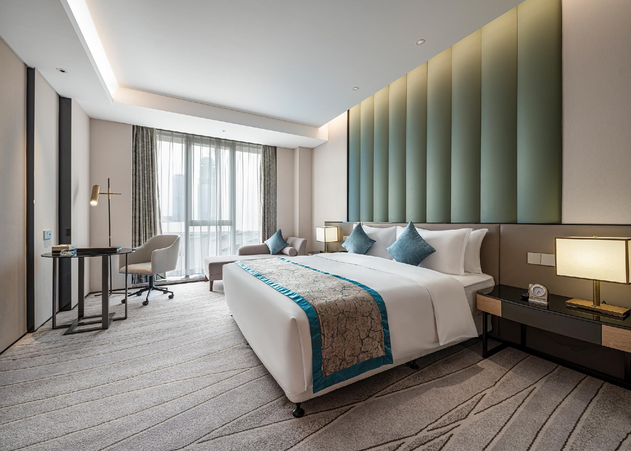 Queen Superior Room