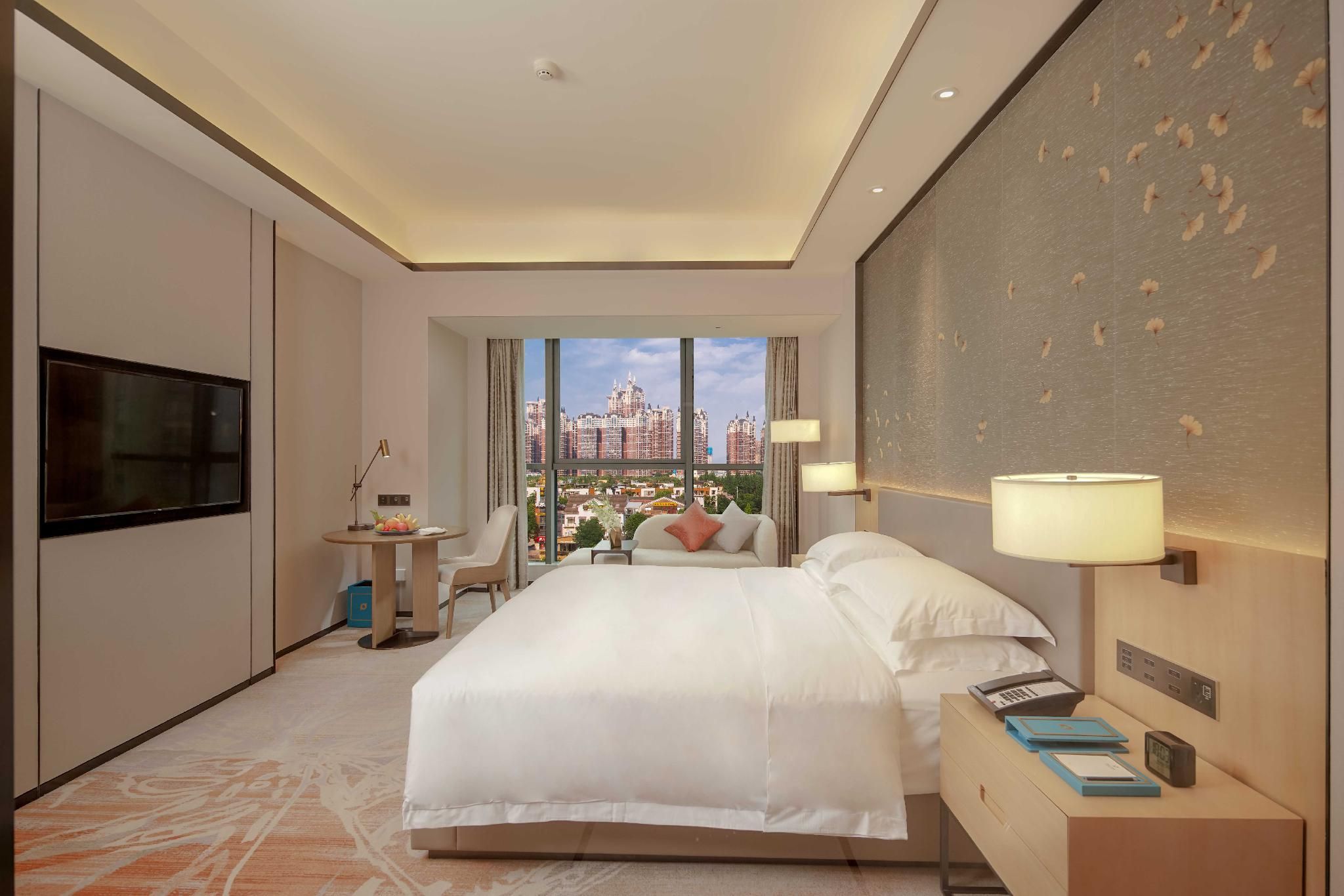 Deluxe Room Queen