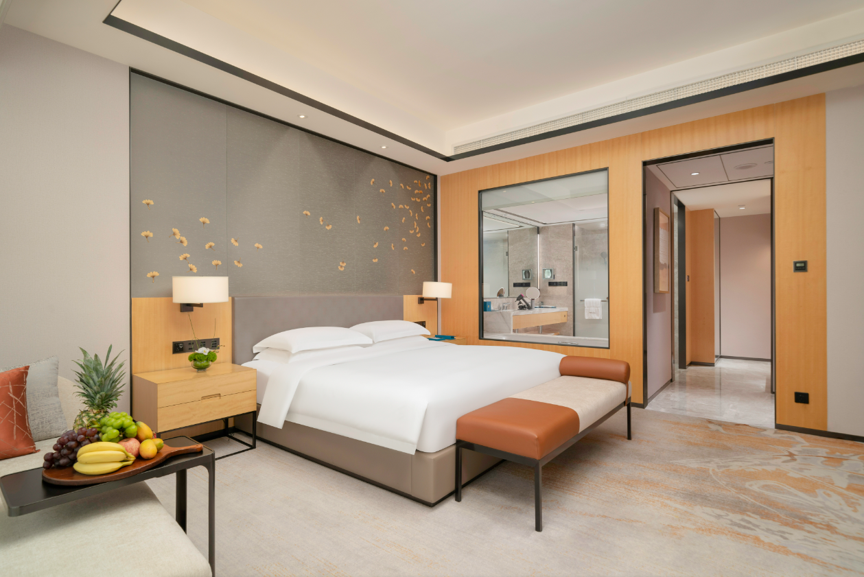 Deluxe Double with Bathtub
