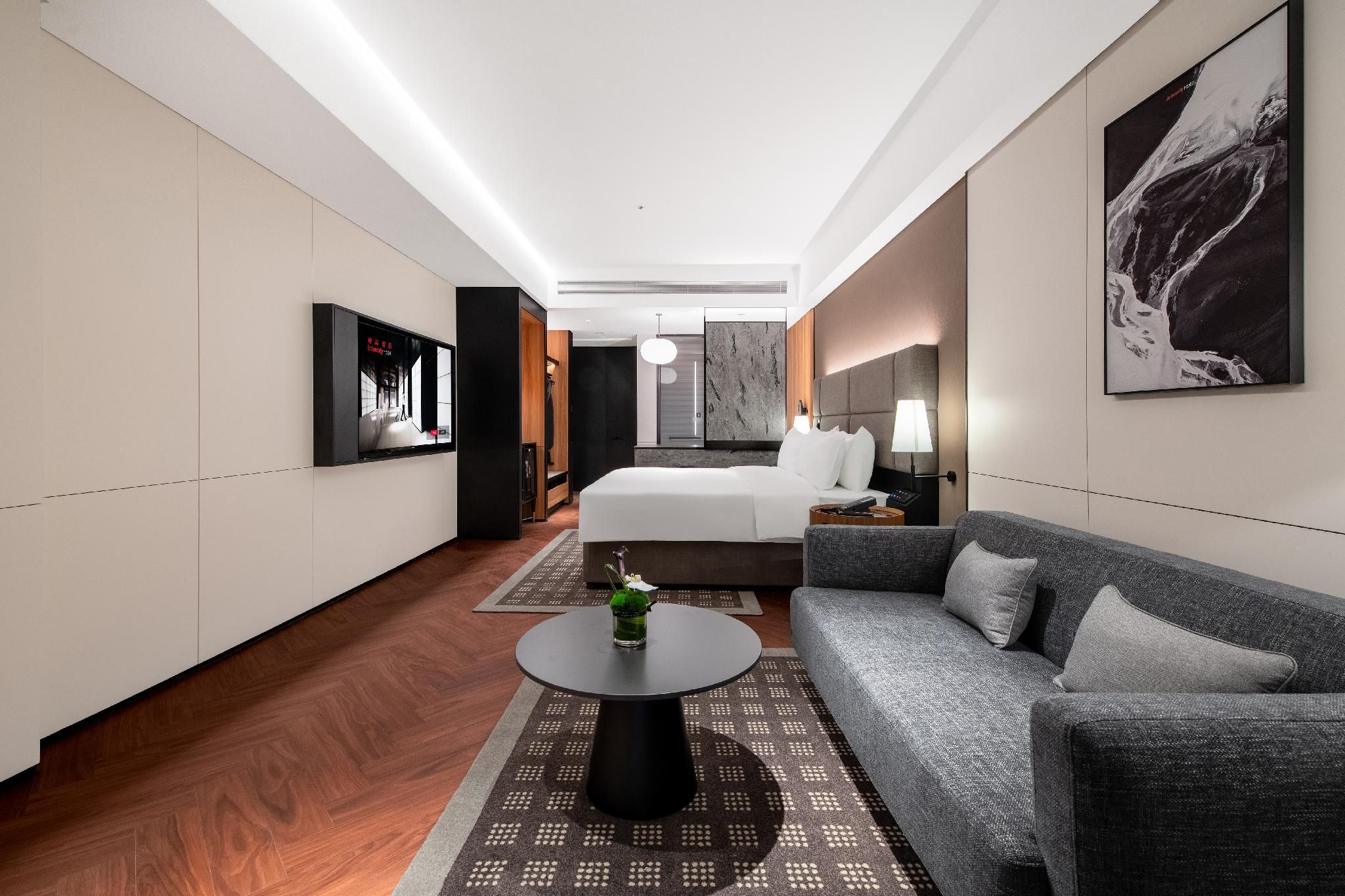 Intercity Deluxe Queen Room