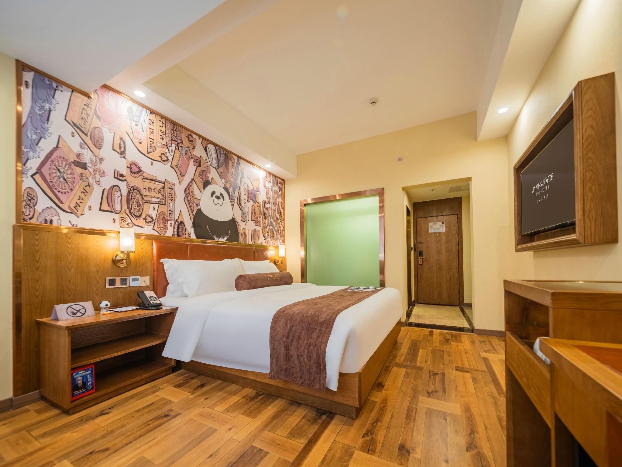 James Joyce - Queen Bed Room