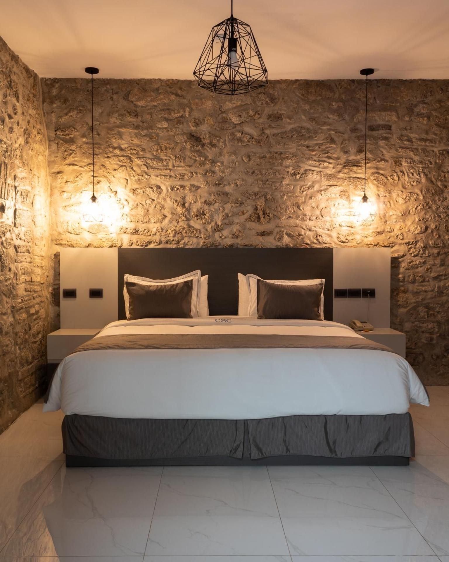 Deluxe King Suite