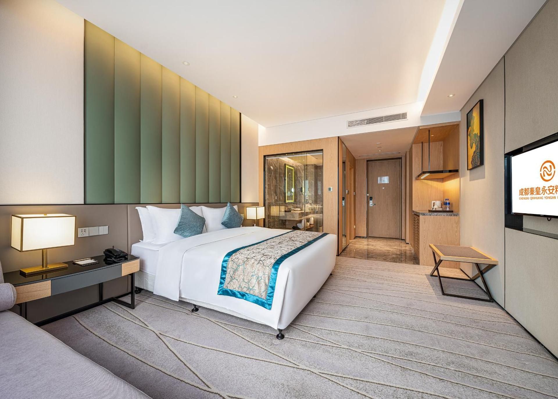 Deluxe Queen Room