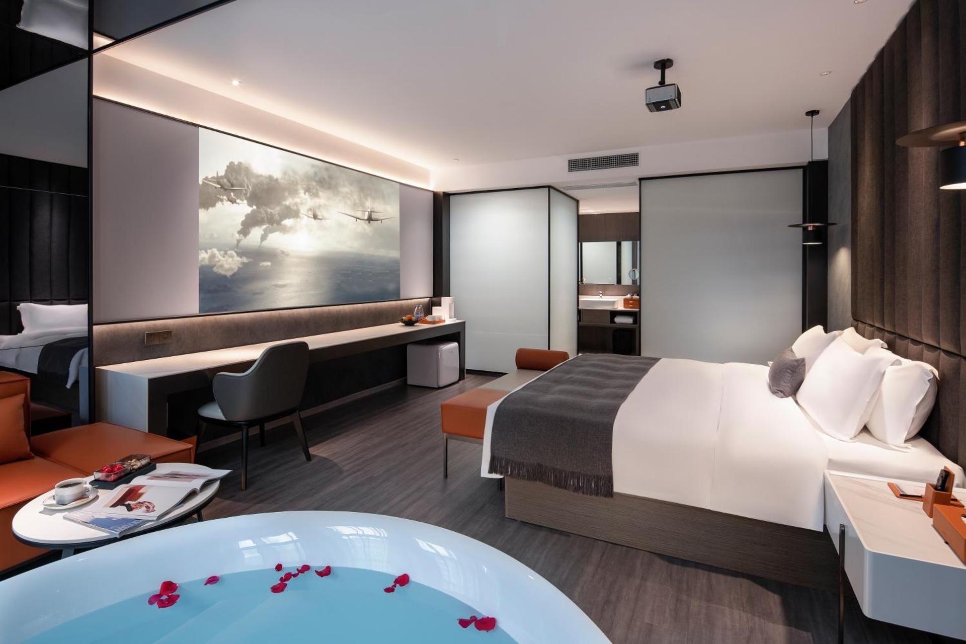 Executive Movie Queen Room