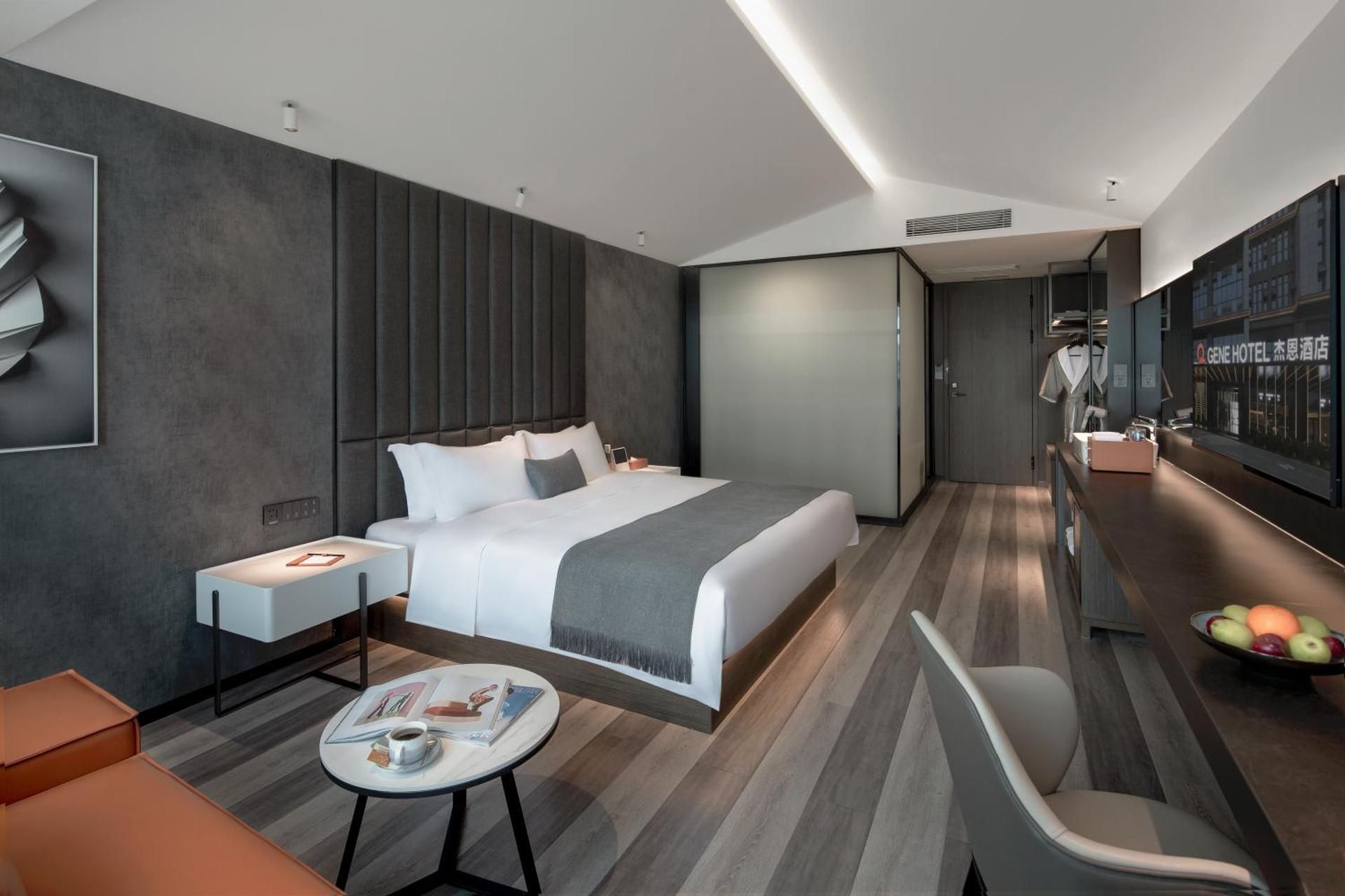 Deluxe Queen Room
