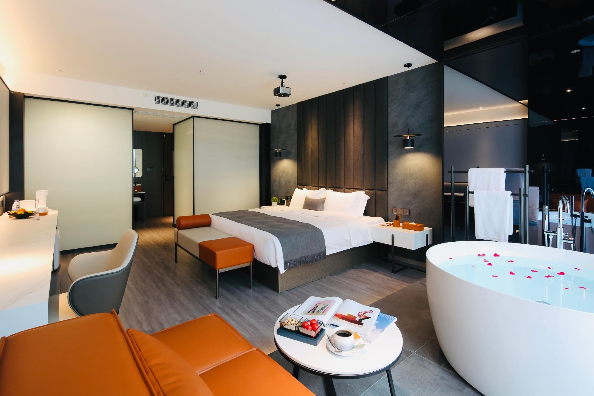Executive King Room with Bathtub