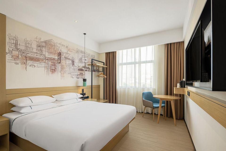 Business Queen Room