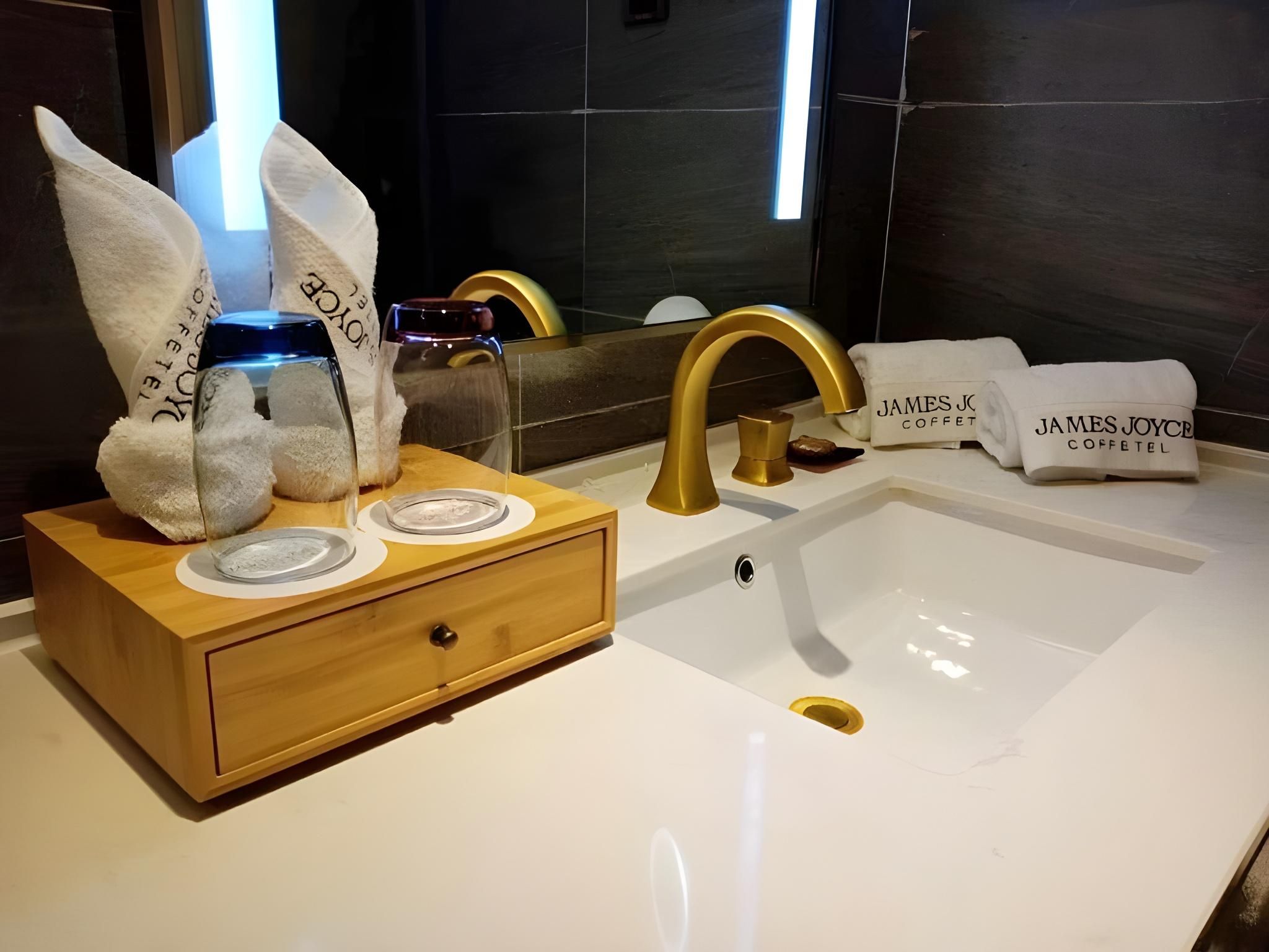 James Joyce - Feifan Twin