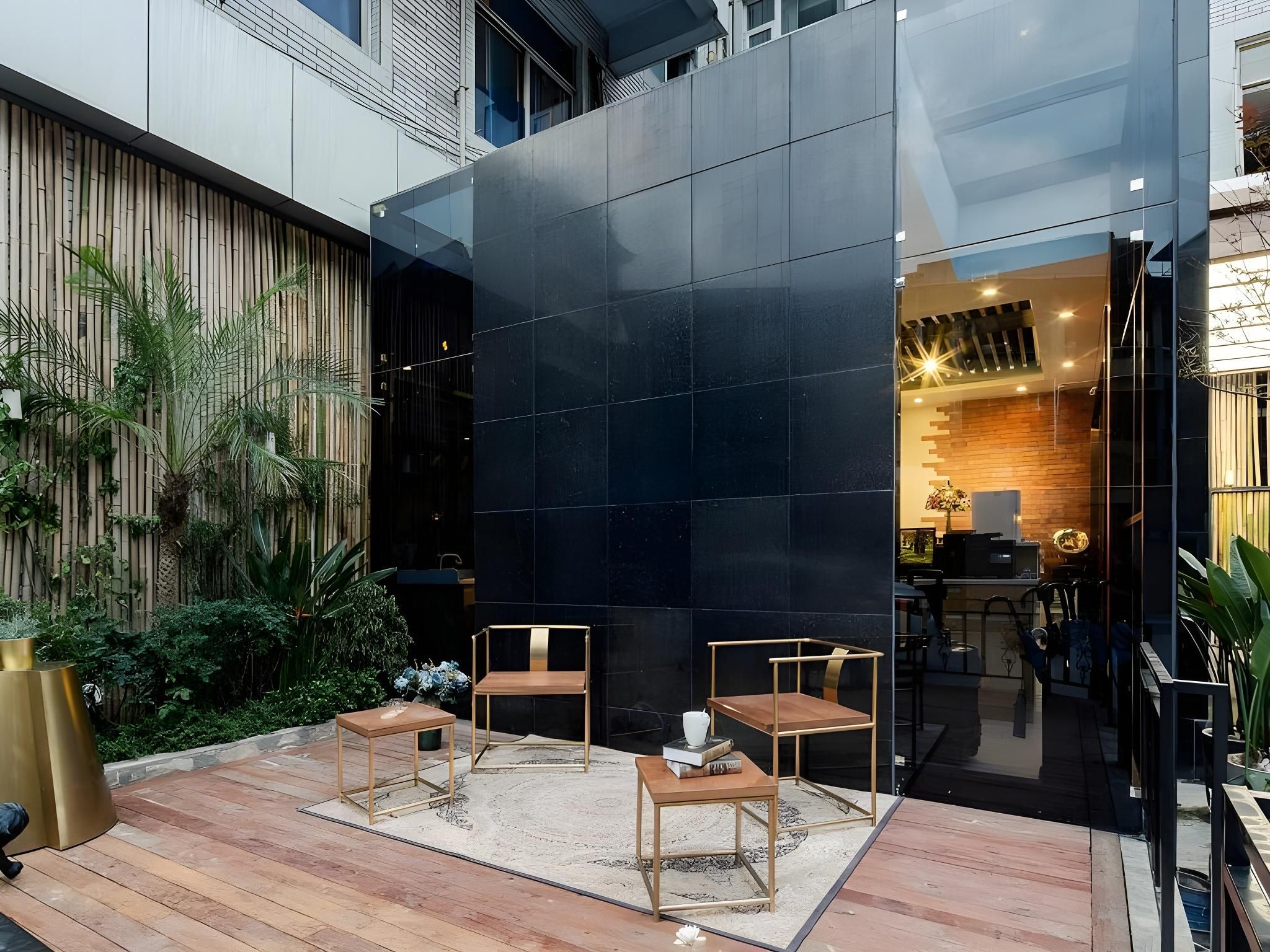 James Joyce Coffetel··Chengdu Kuanzhai Xiangzi