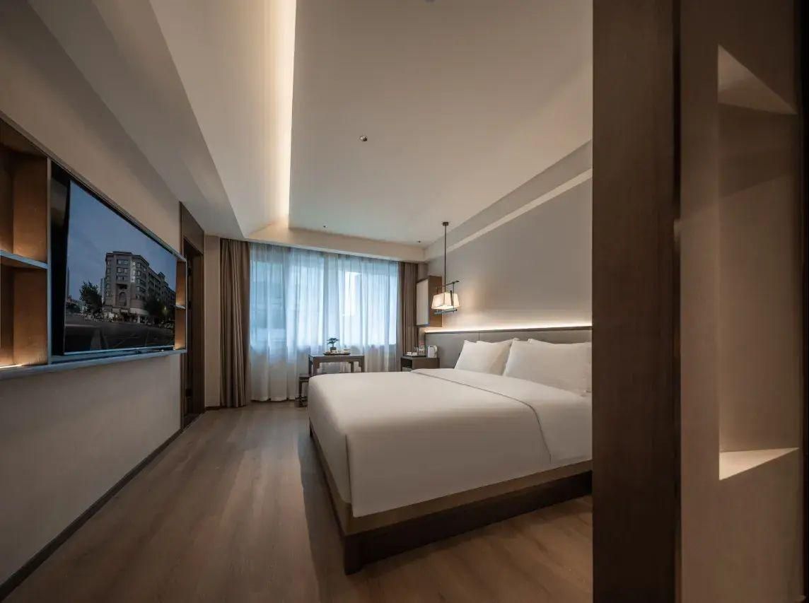 Queen Superior Room