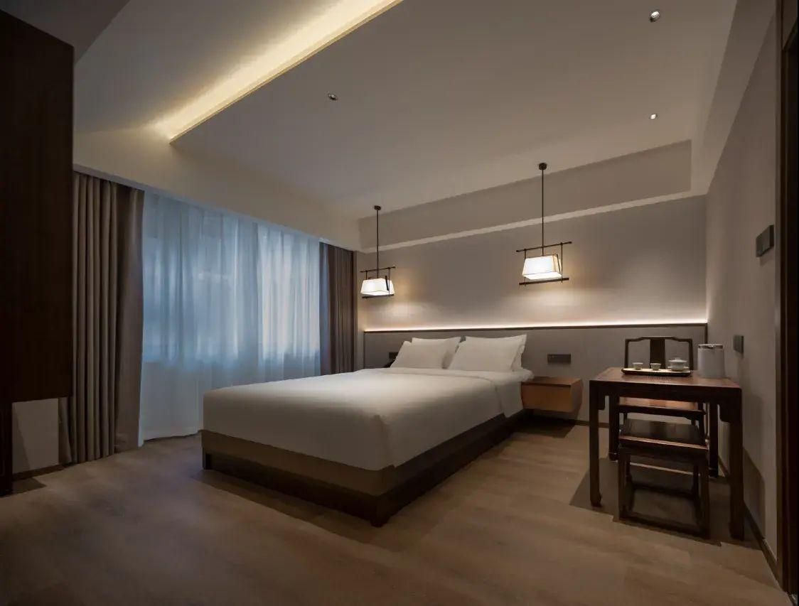 Queen Superior Room