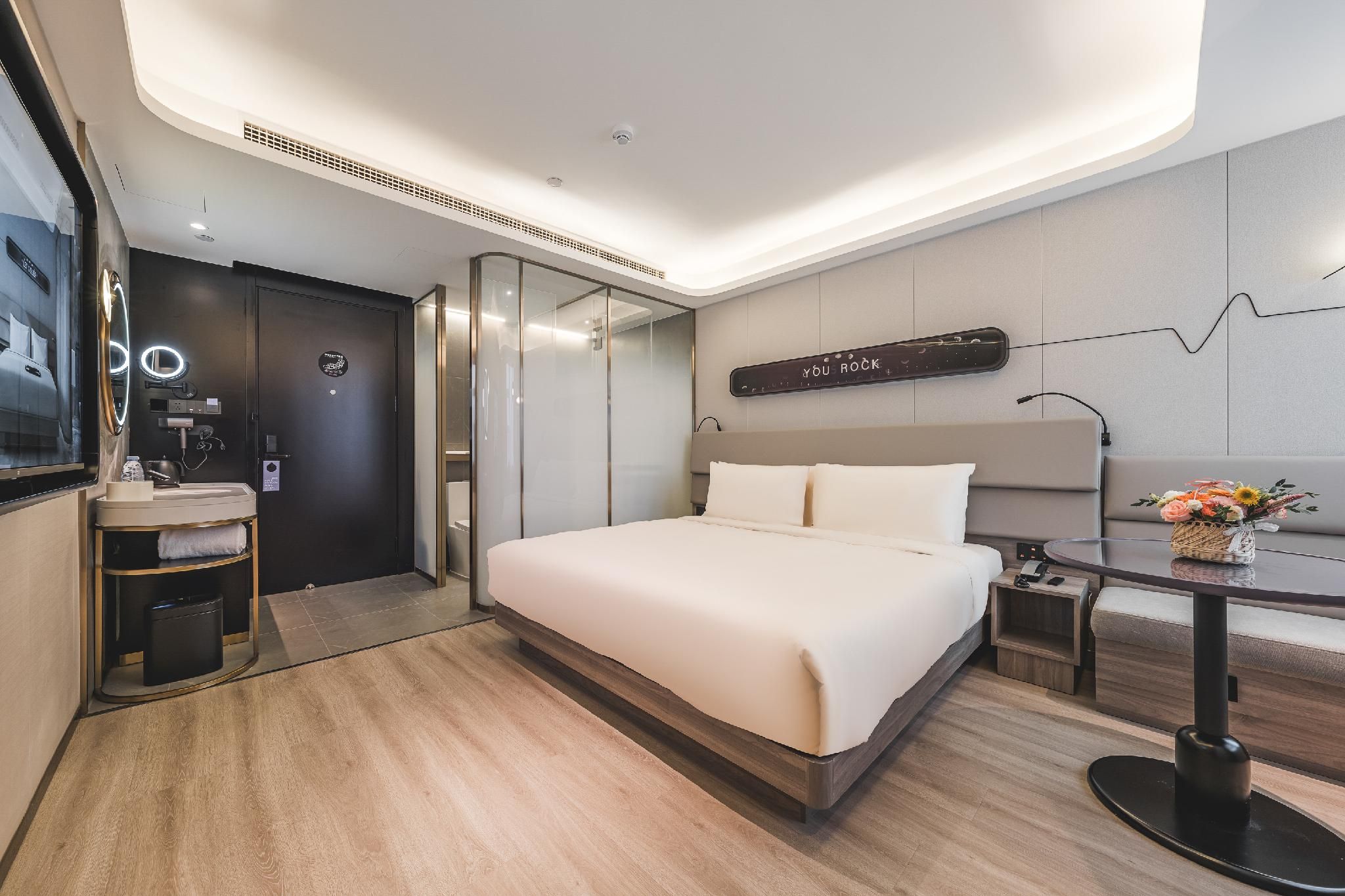 Executive room, Guest room, 1 Queen