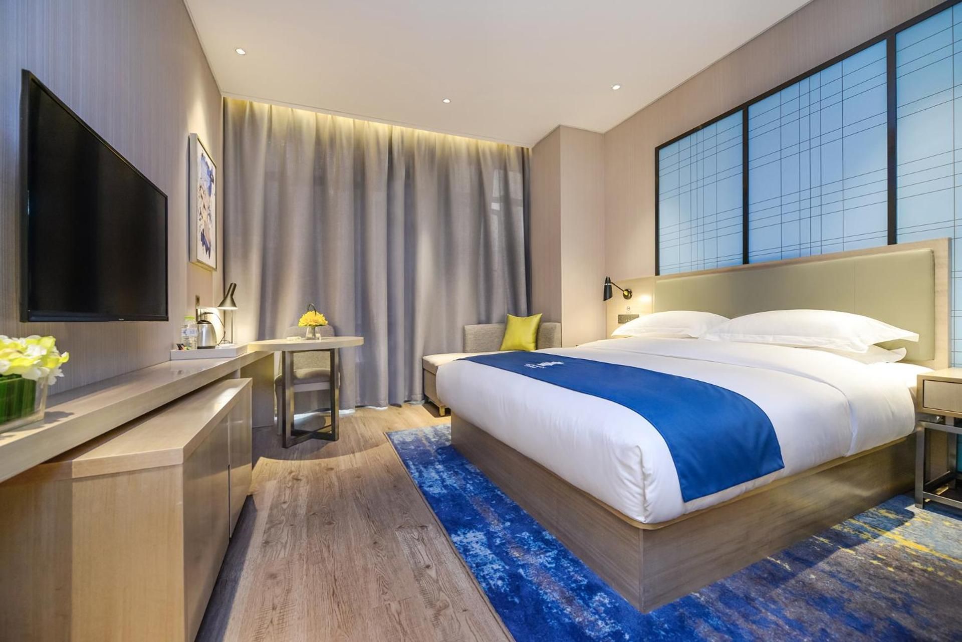 Deluxe Queen Room