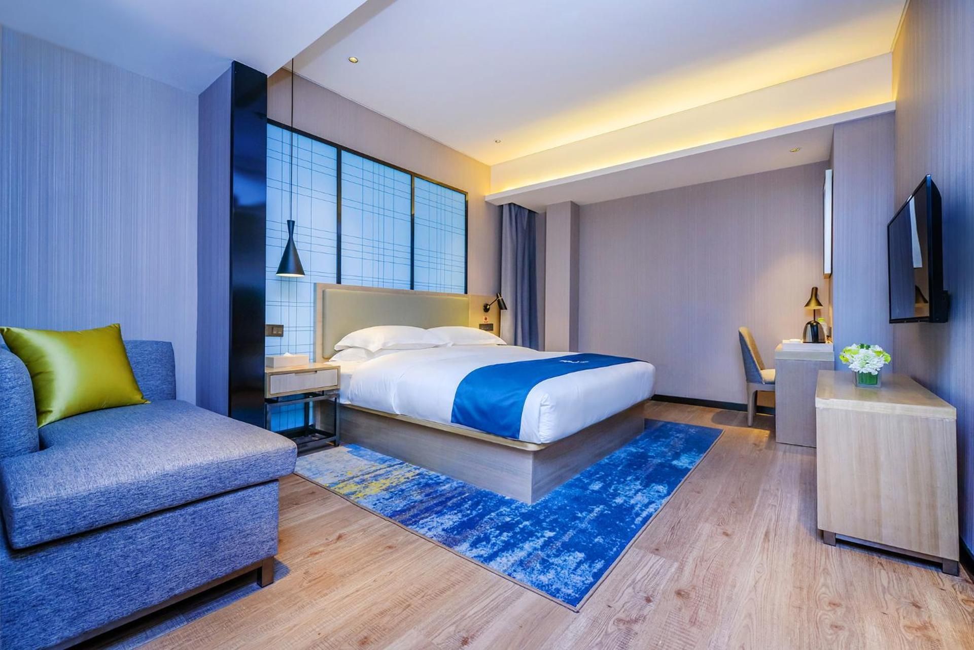 Deluxe Queen Room