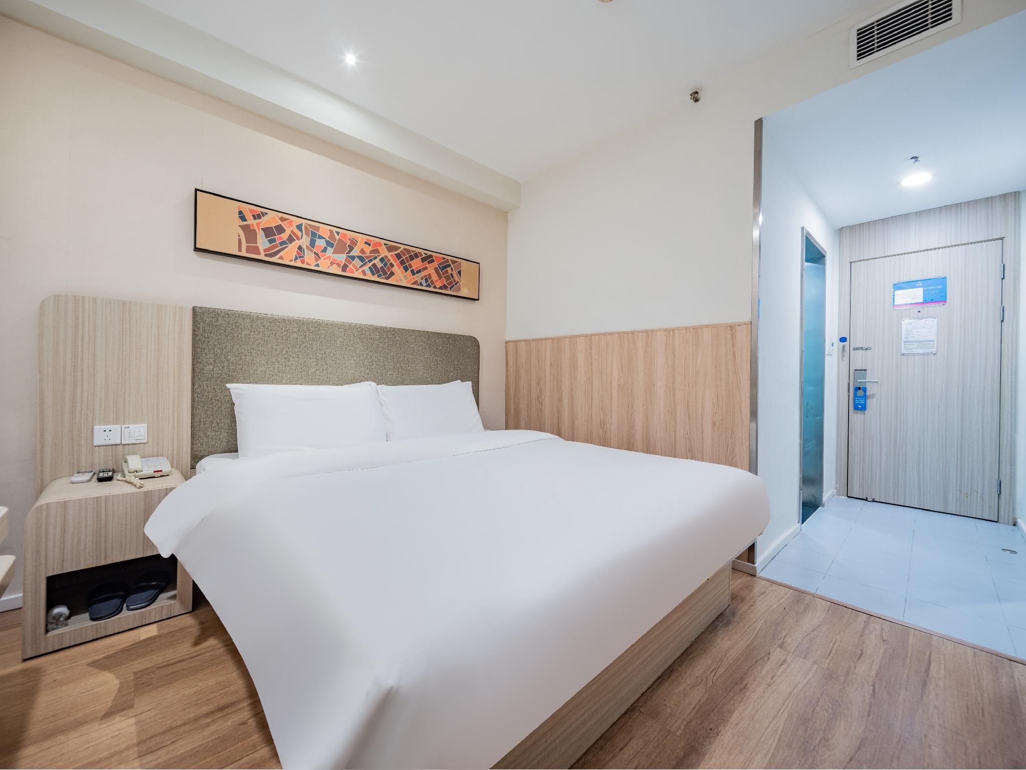 Queen Room A