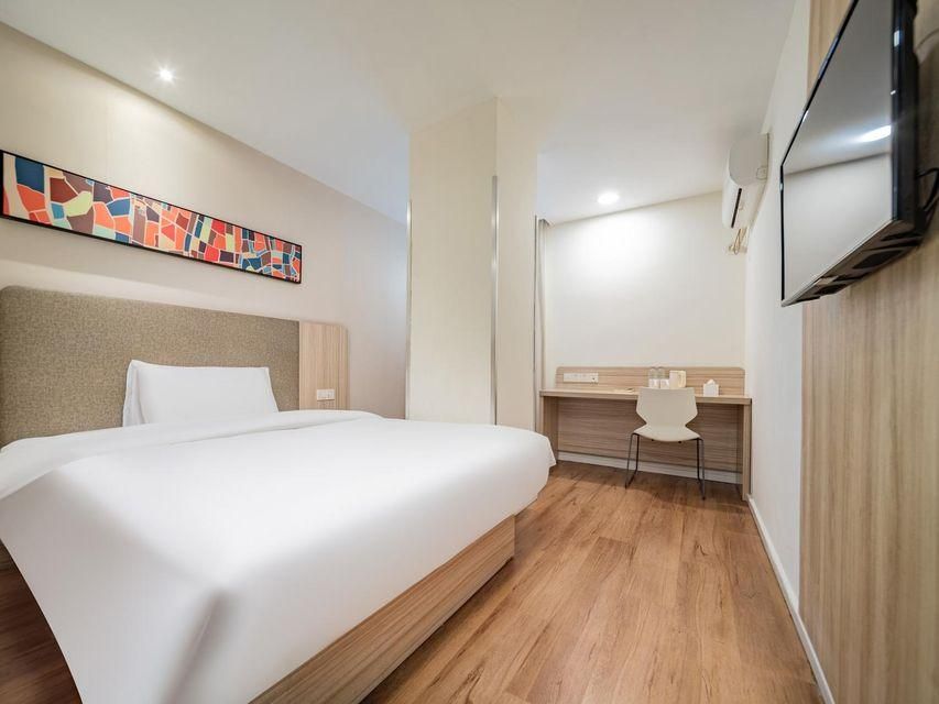 Hotel Queen Room