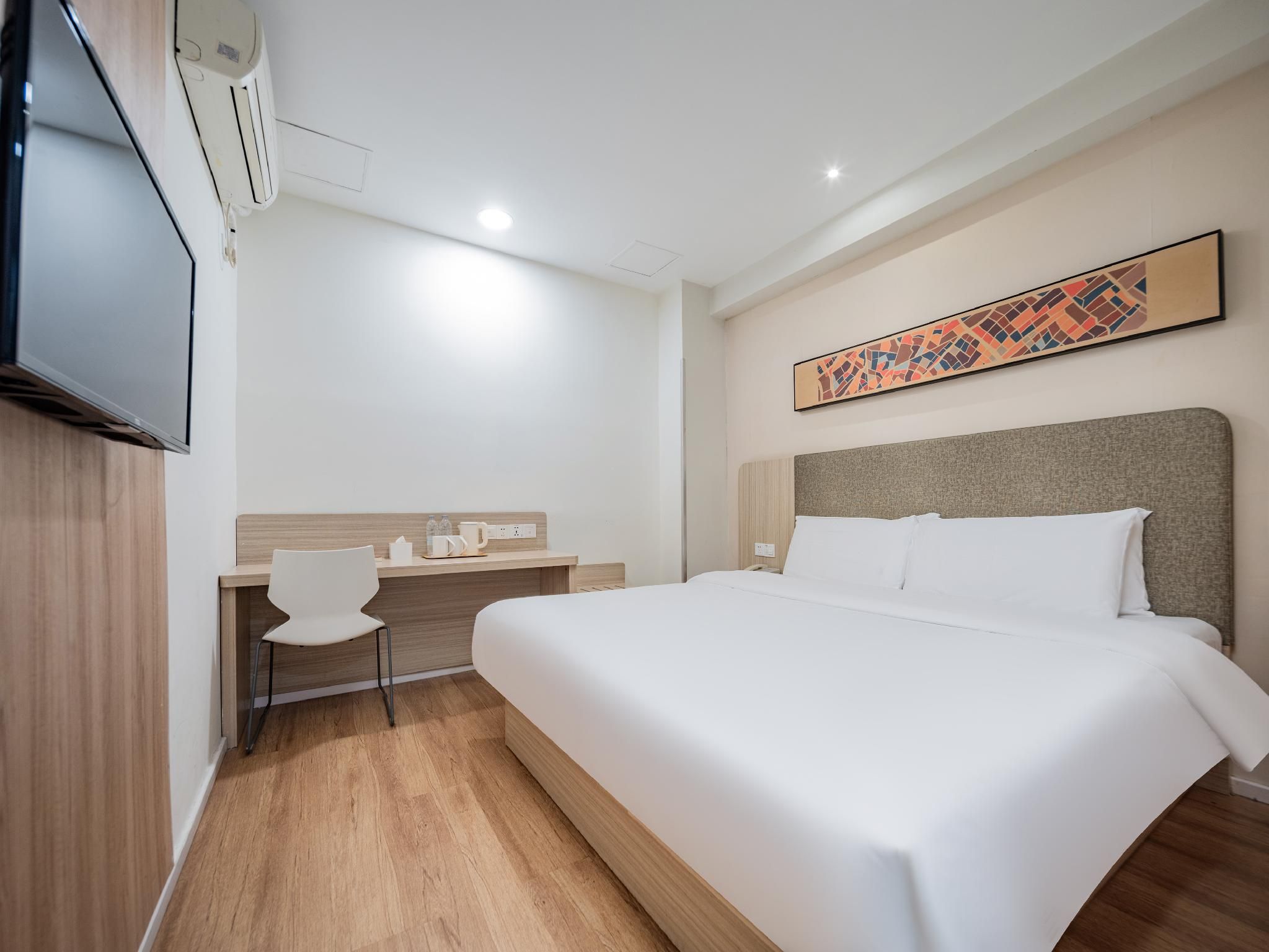 Queen Room A