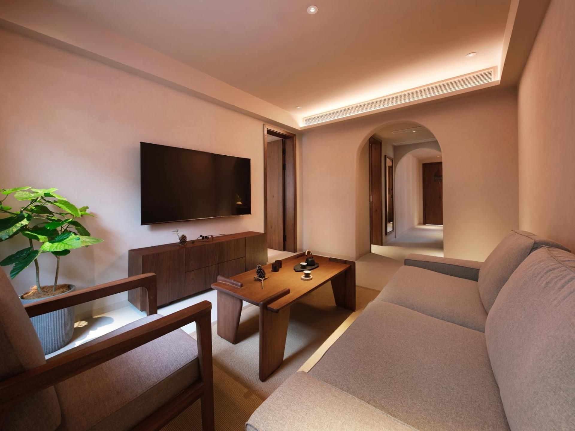 Chuanxing Yinli Hotel (Chengdu Kuanzhai Alley) Deluxe Suite with Spa Bath 3