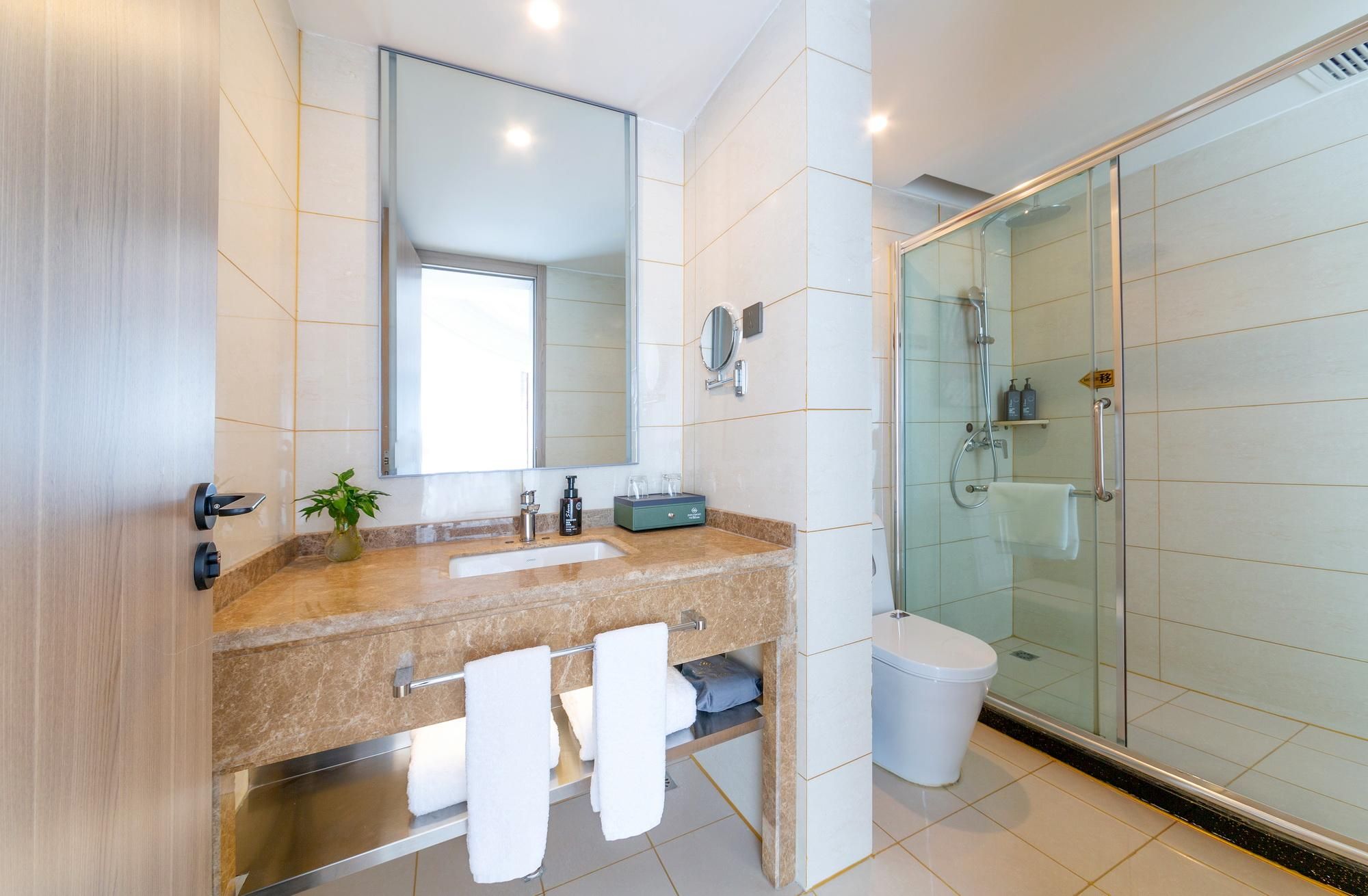 Deluxe Suite with King Bed