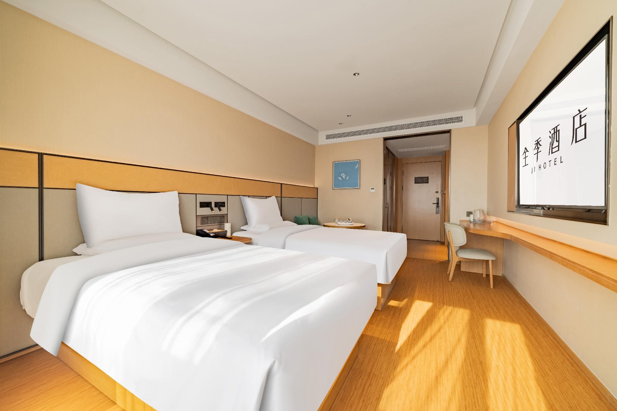 Deluxe Family Room, Guest room