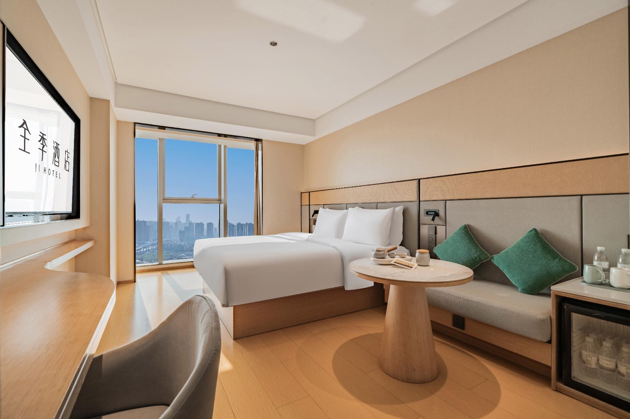 Huazhu - Deluxe Bed Room