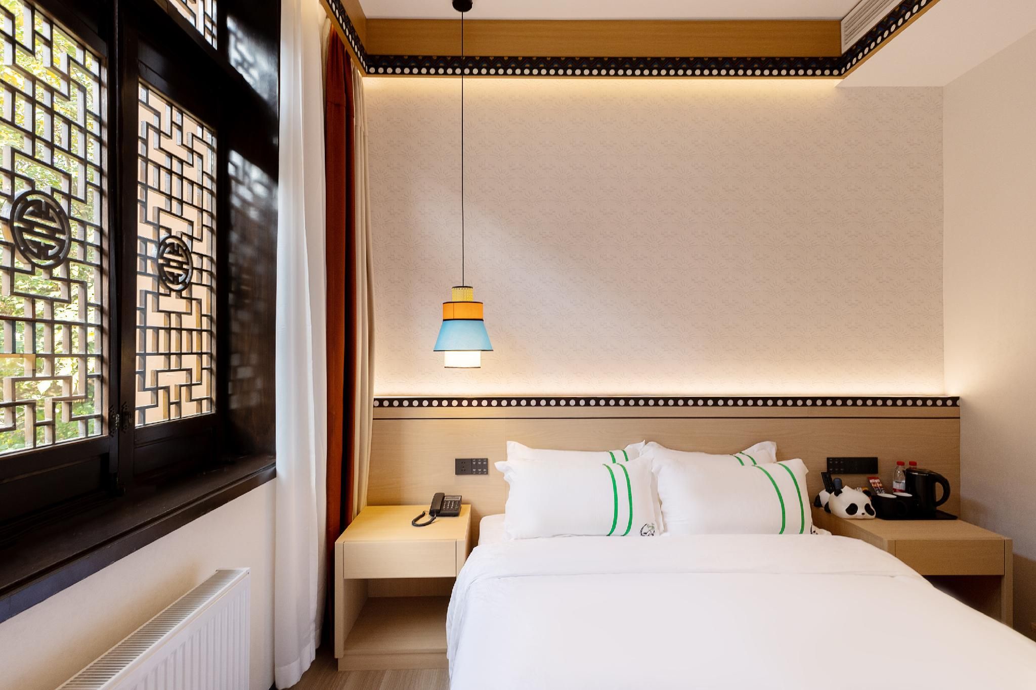 Single Room with Shower - Non-Smoking