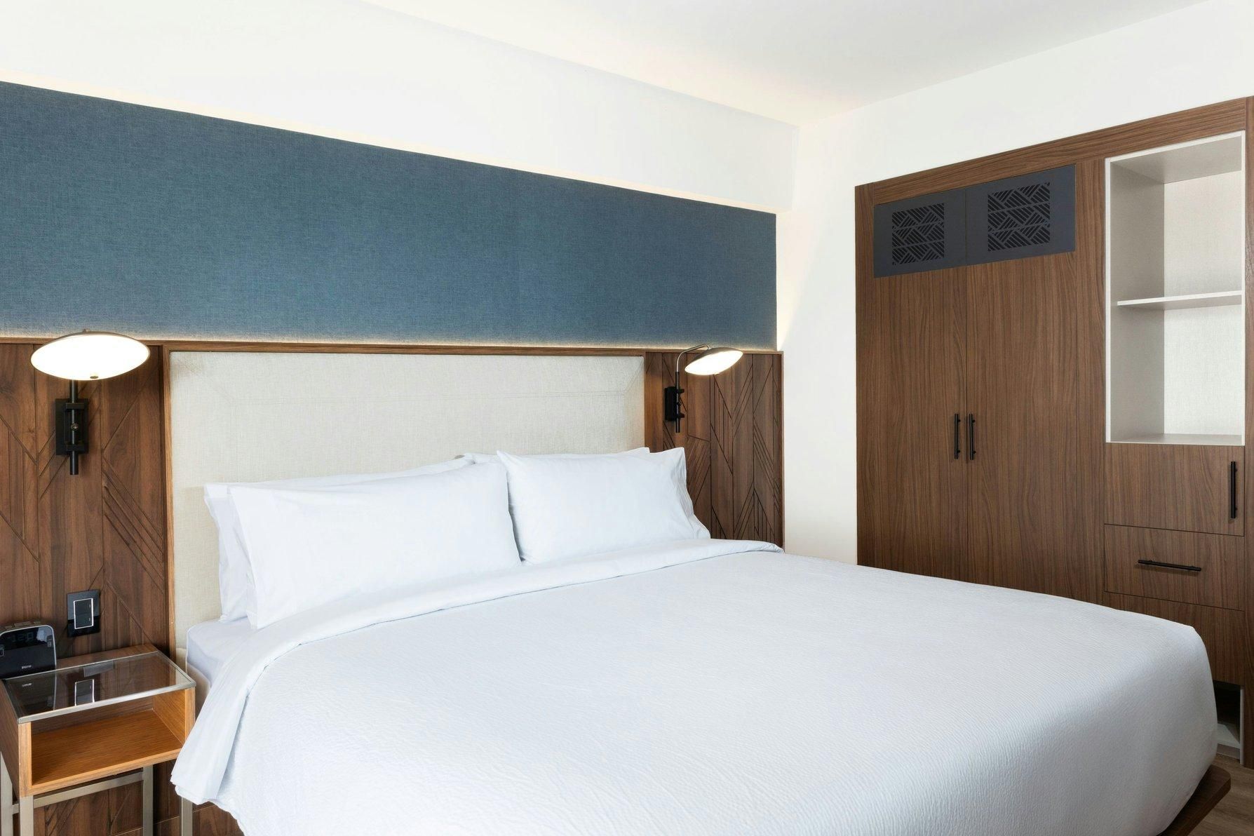 Business Deluxe, Deluxe Guest room, 1 King, City view