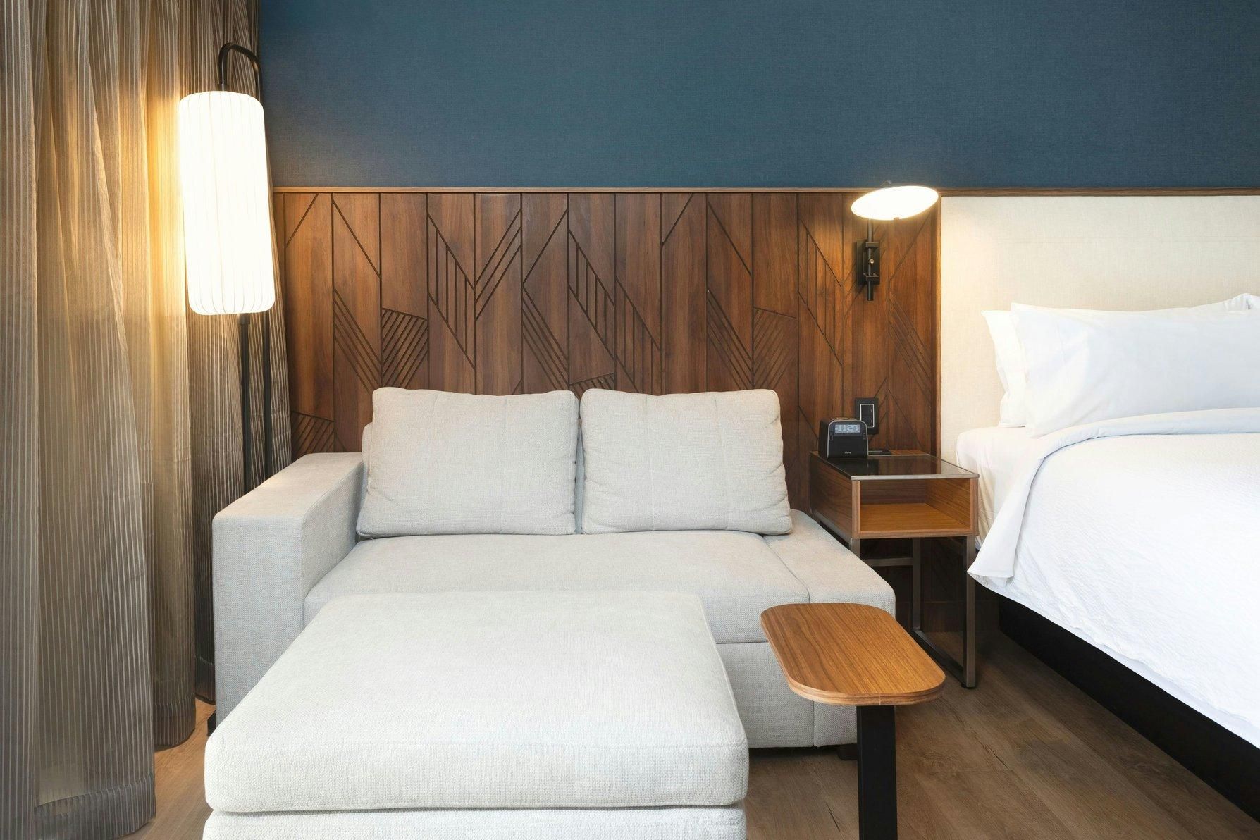 Business Deluxe, Deluxe Guest room, 2 Double, City view