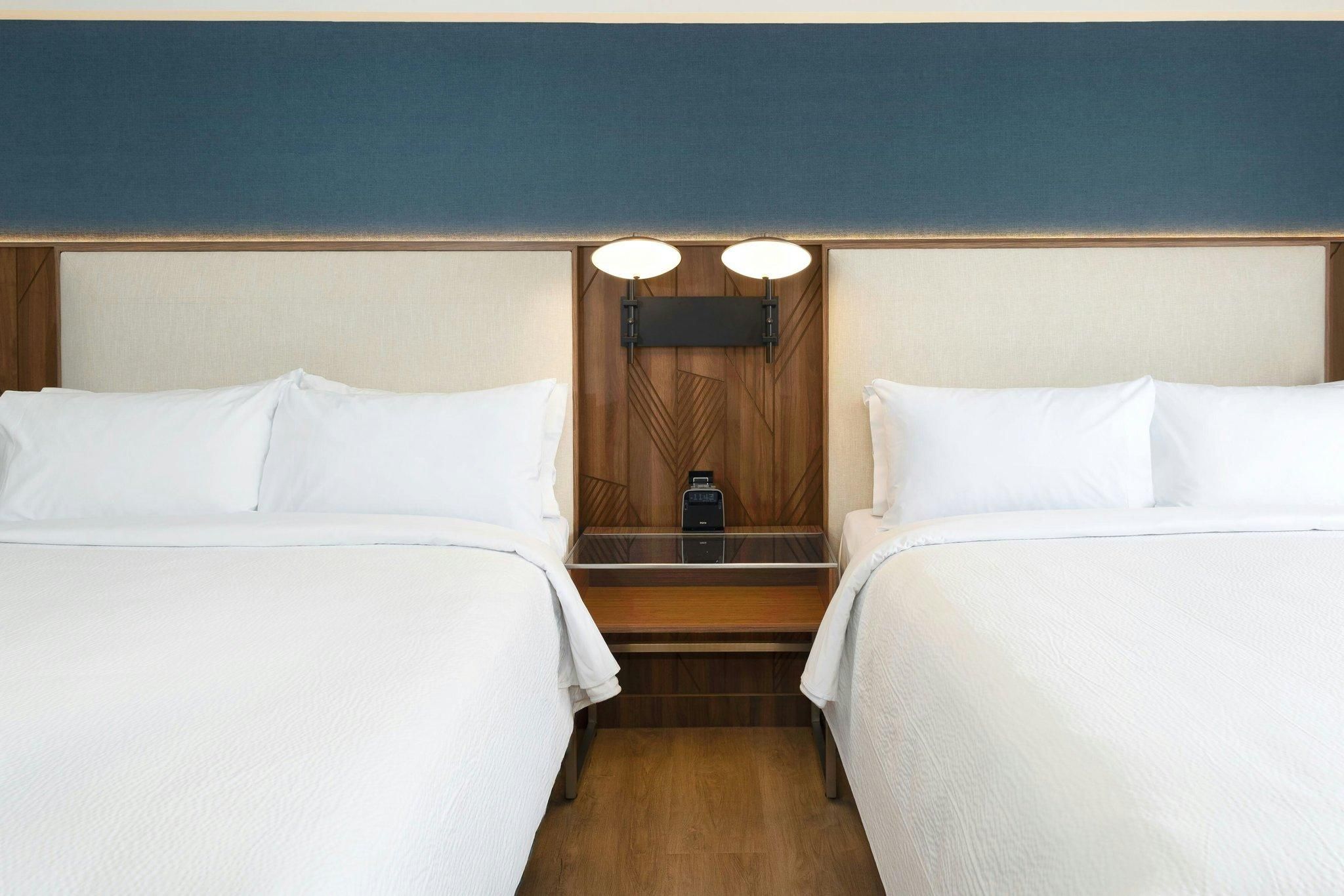 Corner Guest Room, Guest room, 2 Double, City view, Corner room