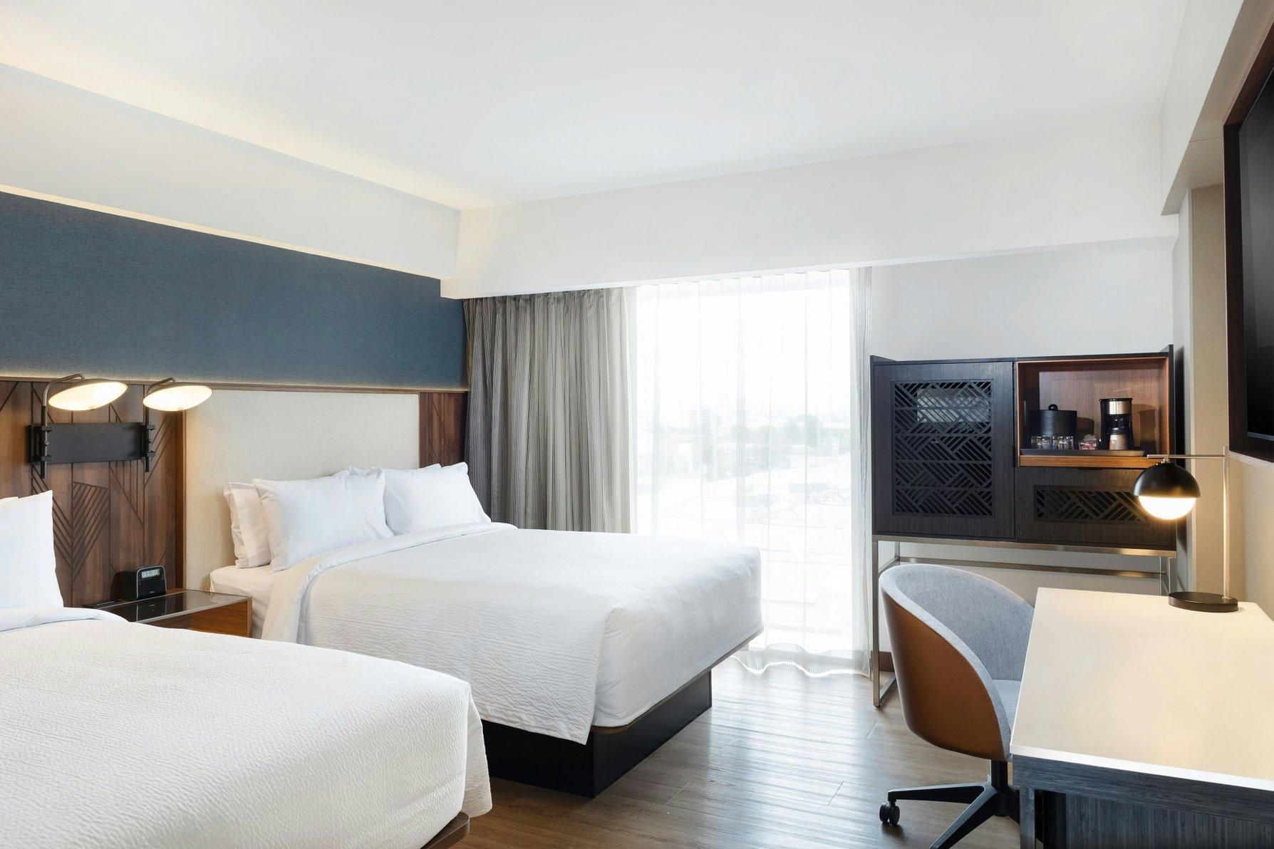 Business Deluxe, Deluxe Guest room, 2 Double, City view