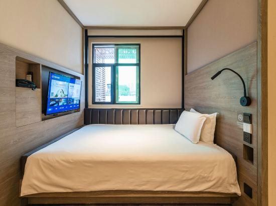 Hotel Queen Room
