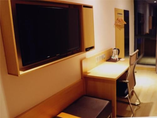 Feature Queen Room