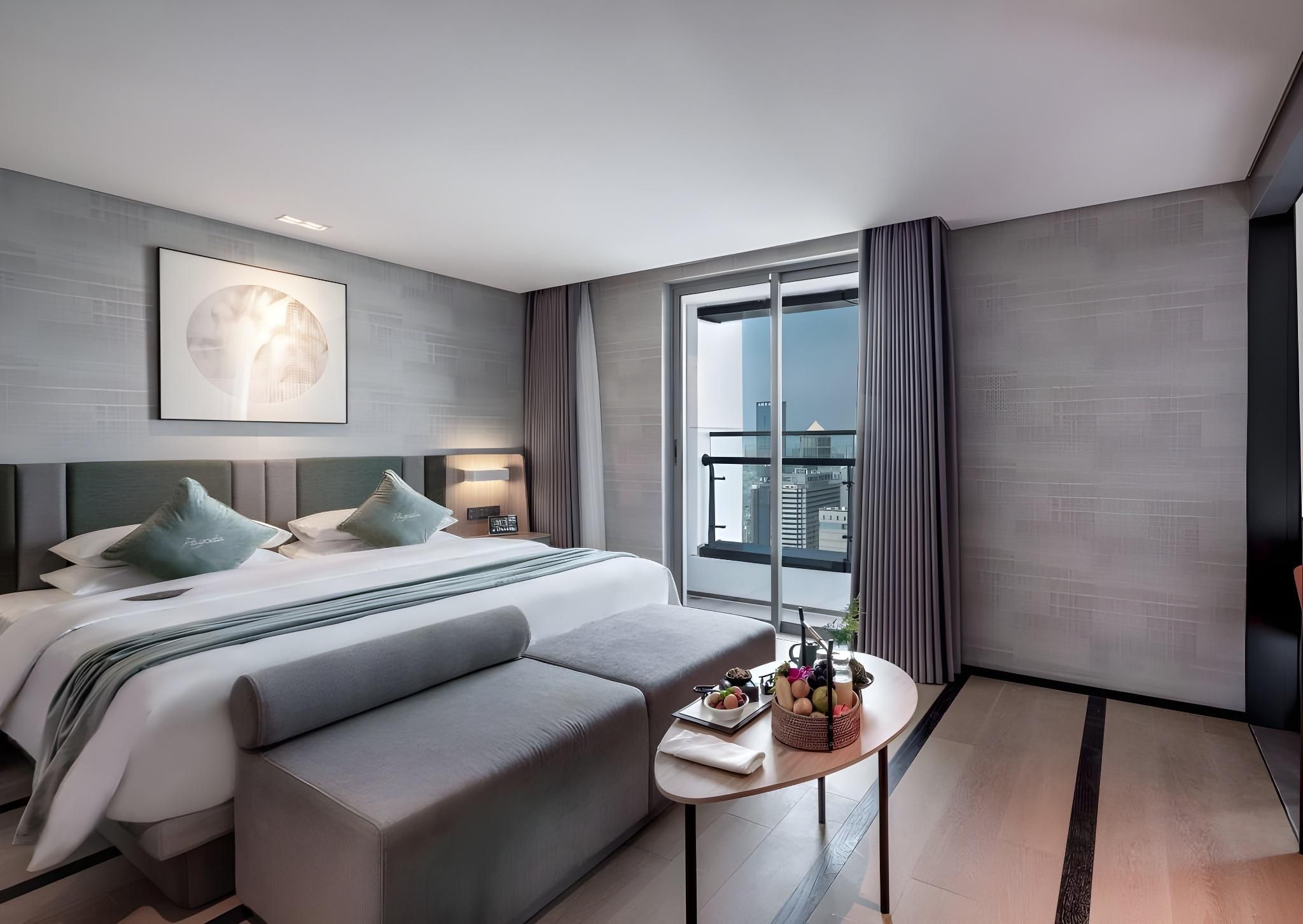 Four Seasons Room with 1 King Bed