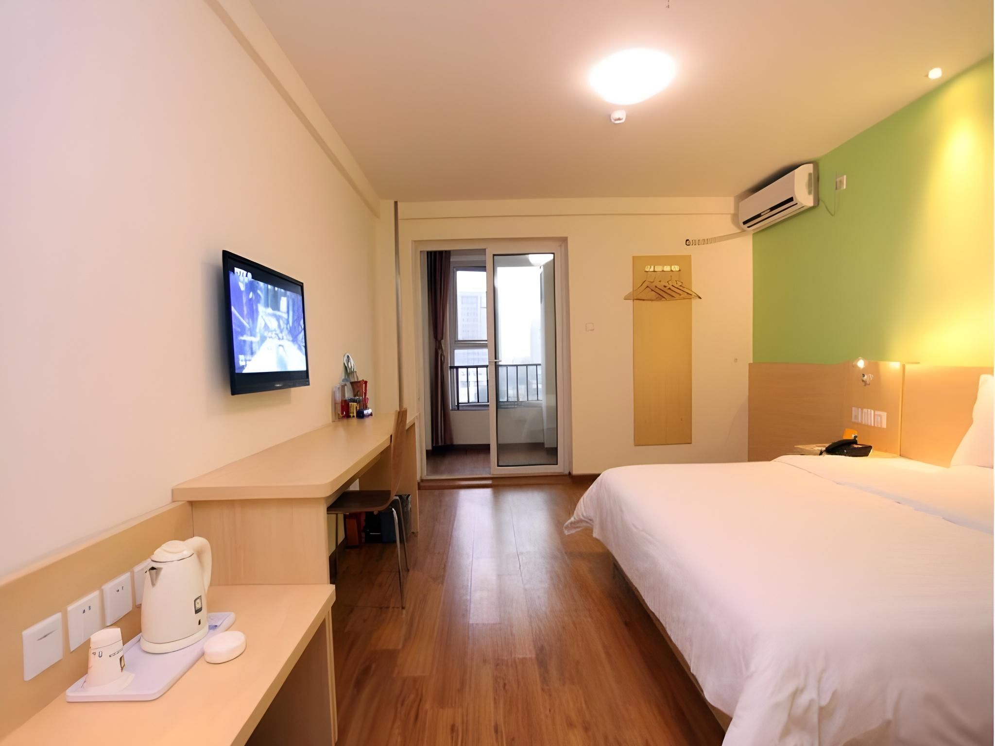 Business Queen Room