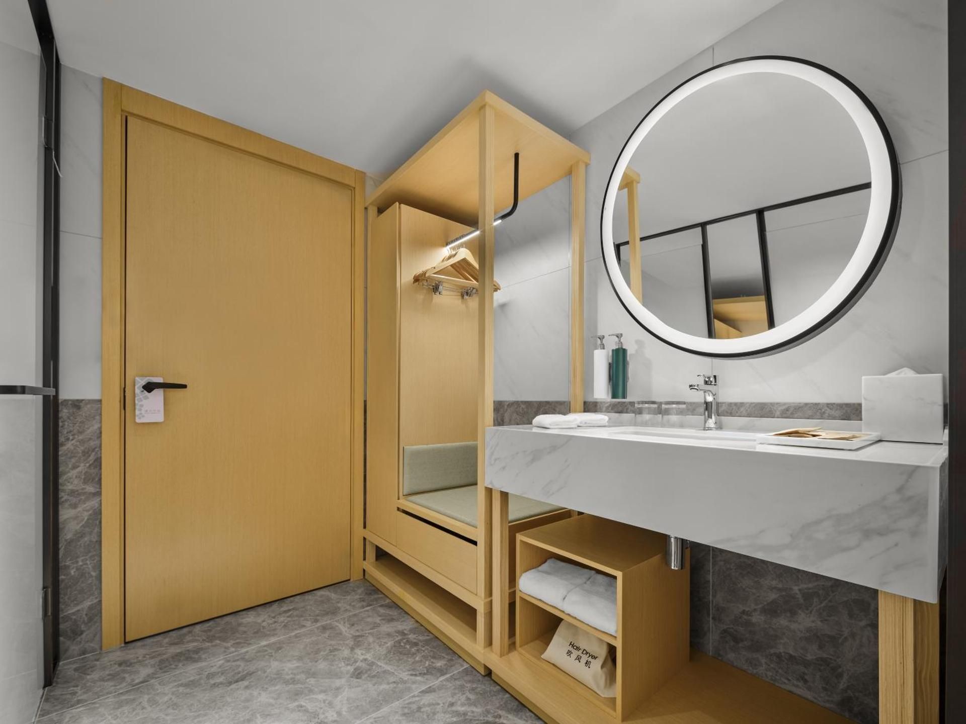 KING DELUXE ROOM HIGH FLOOR
