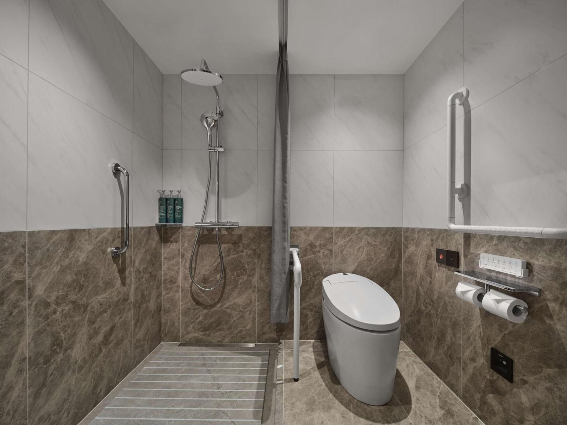 King Room - Mobility Accessible