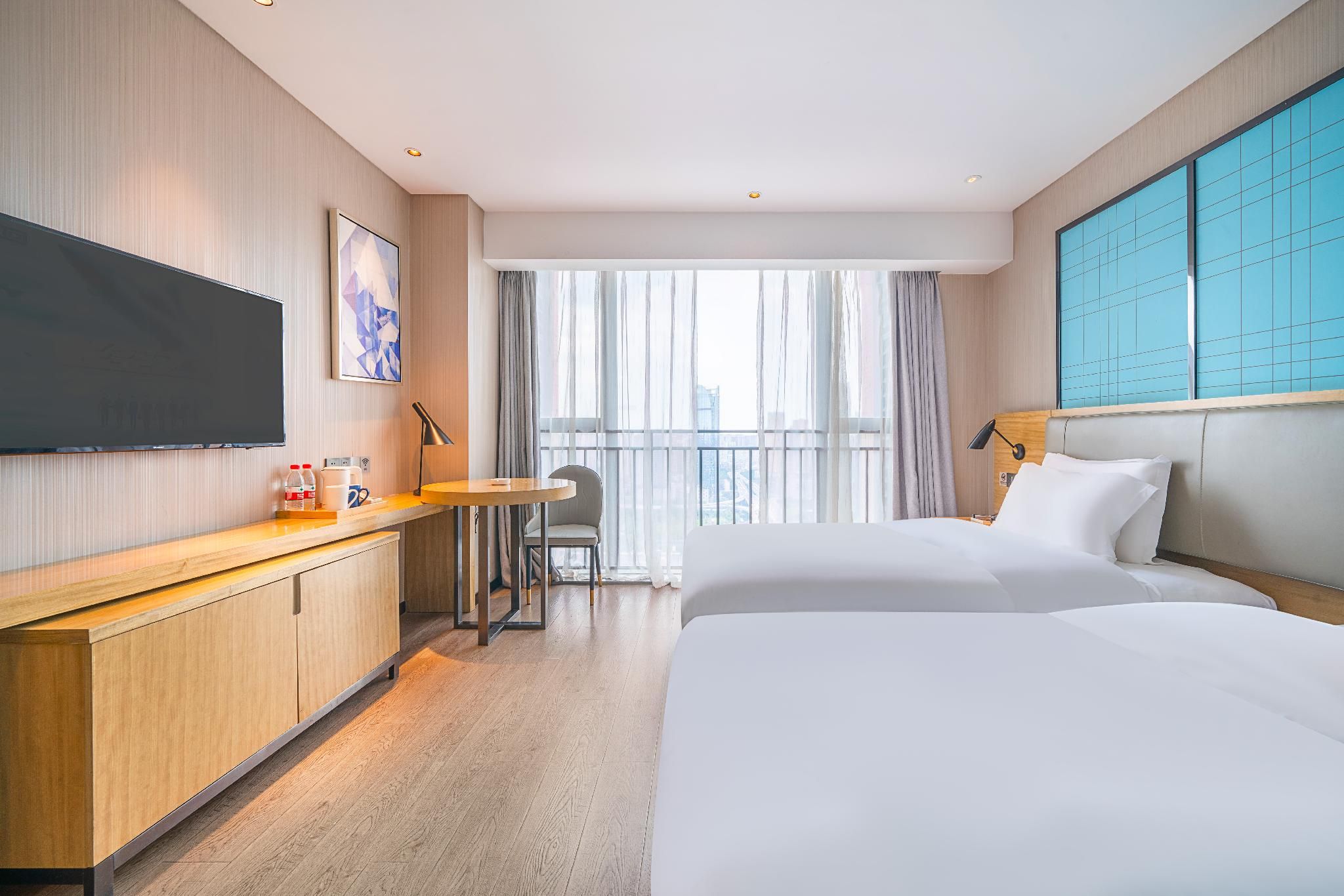 Huazhu - Deluxe Twin Room with the View